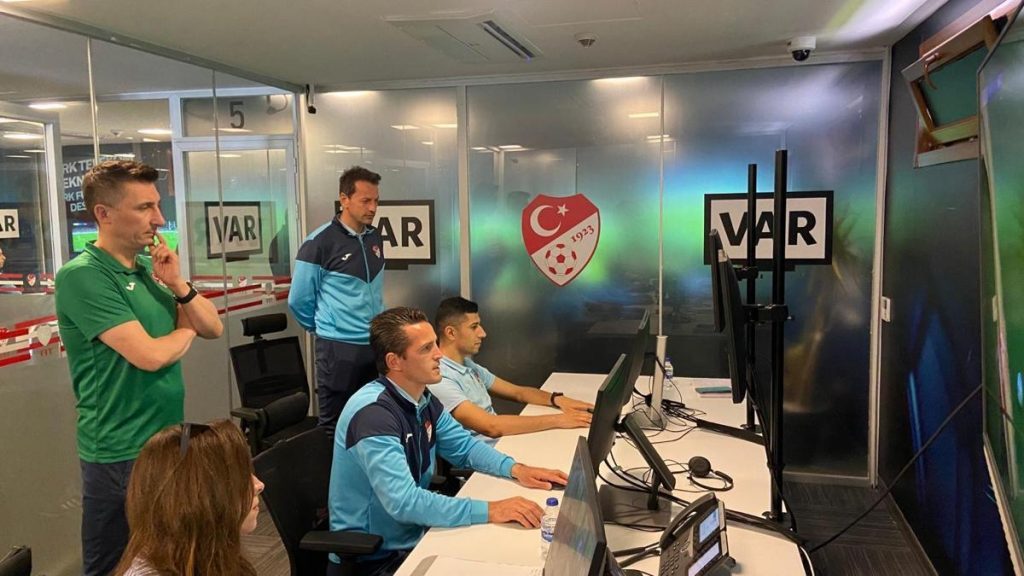 661cf084a62a08cf17a4589a