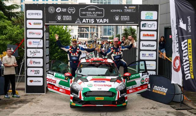 castrol ford team turkiye yesil bursa rallisi nde sinifini domine etti ve markalar kupasini kaldirdi 6837