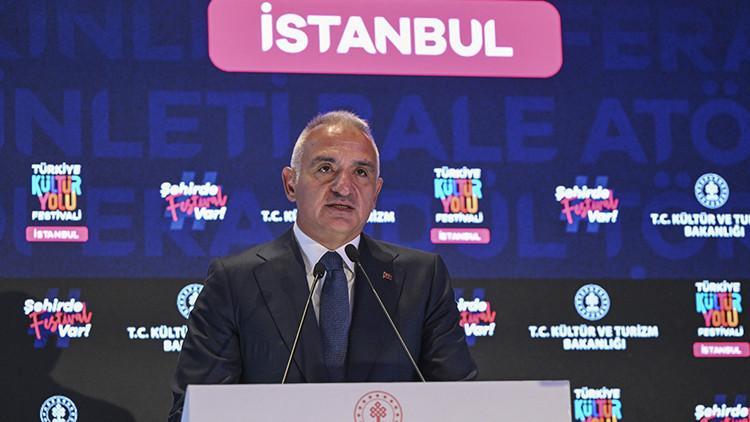 Bakan Ersoy İstanbul Kültür Yolu Festivali sergilerini gezdi 1 68d7e7c33b6f577912f9410f