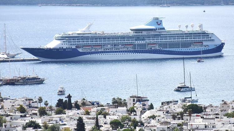 Dev gemi binlerce yolcusuyla Bodrum'da 1 68e27400387d739e7e5221a7