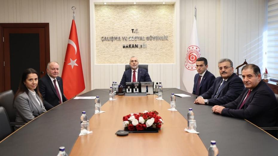 AA 20251212 39963501 39963496 BAKAN ISIKHAN ASGARI UCRET TESPIT KOMISYONUNDA YER ALAN TARAFLARI KABUL ETTI 3703982