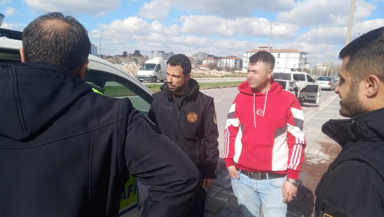 EHLIYETINE EL KONULAN SURUCU 3UNCU KEZ 1256231 373807 795444