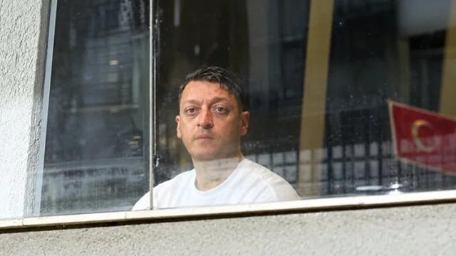 1. Lig’de Mesut Özil sürprizi! Tribünde görüntülendi